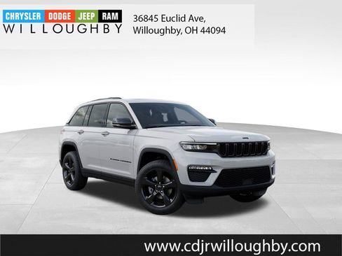 New 2025 Jeep Grand Cherokee Limited w/ Black Appearance Package AWD/4WD image 5