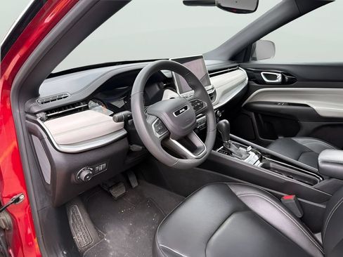 Used 2025 Jeep Compass Limited AWD/4WD image 10