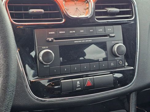 Used 2013 Chrysler 200 LX FWD image 32