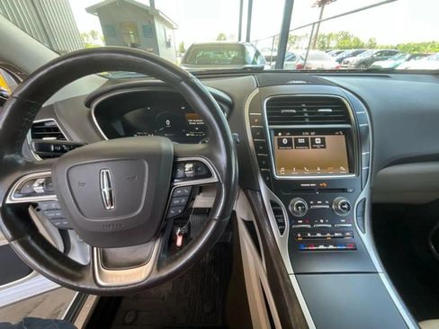 Used 2019 Lincoln Nautilus Reserve w/ Cargo Utility Package FWD image 17