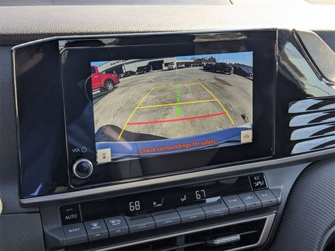 Used 2025 Toyota Camry SE image 19