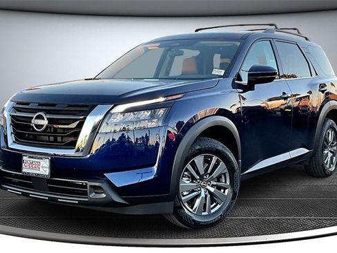 New 2025 Nissan Pathfinder SV image 2
