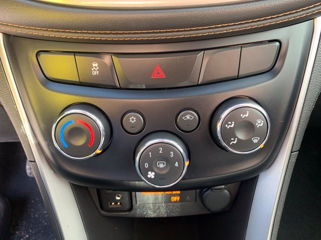 Used 2020 Chevrolet Trax LT AWD/4WD image 18