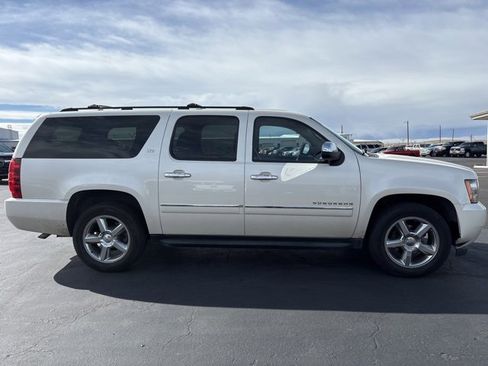 Used 2014 Chevrolet Suburban LTZ image 6
