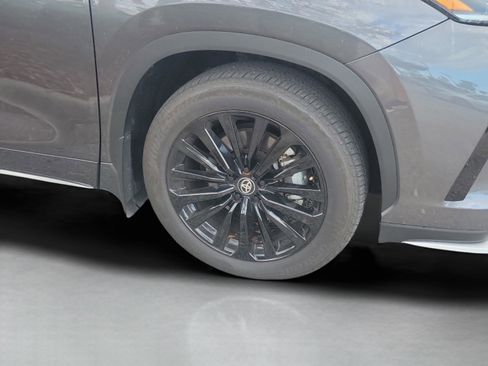 Used 2025 Toyota Highlander XSE image 27