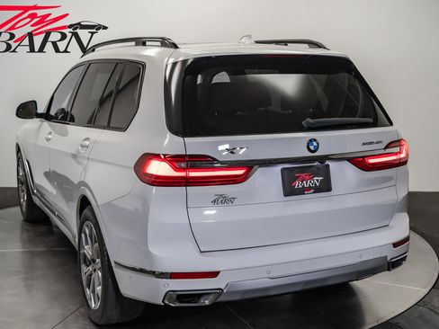 Used 2022 BMW X7 xDrive40i w/ Premium Package image 11