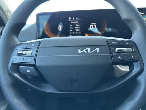 New 2025 Kia K4 LXS image 36