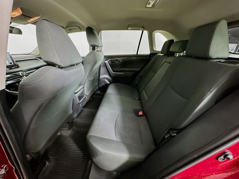 Used 2021 Toyota RAV4 LE image 26