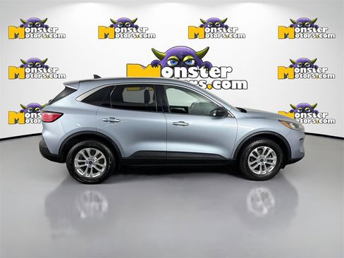 Used 2022 Ford Escape SE image 4