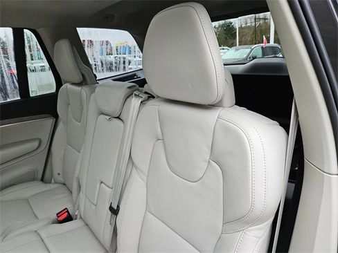 Certified 2024 Volvo XC90 T8 Ultimate w/ Protection Package Premier image 16