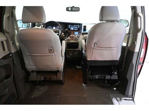 Used 2017 Toyota Sienna XLE FWD image 20