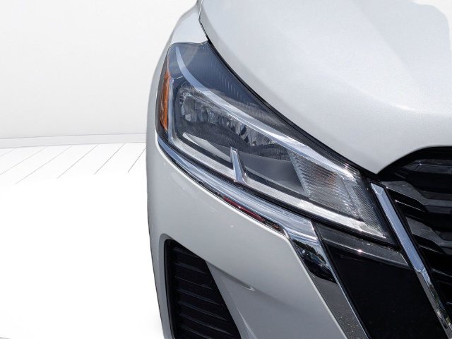 Used 2024 Nissan Kicks SV FWD image 9