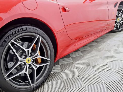 Used 2016 Ferrari California T RWD image 12