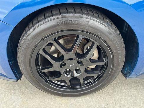 Used 2018 Ford Mustang Coupe RWD image 11