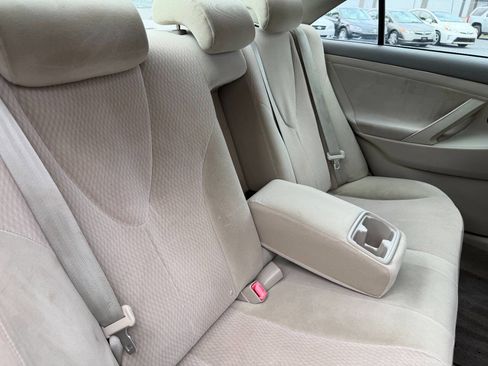 Used 2010 Toyota Camry LE FWD image 35