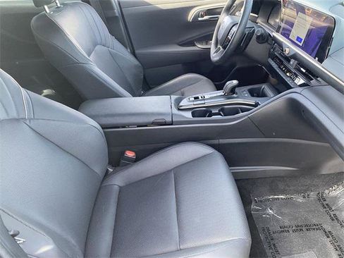 Certified 2023 Toyota Crown Platinum image 30