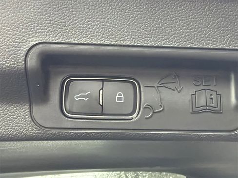 Certified 2023 Ford Explorer Limited image 17