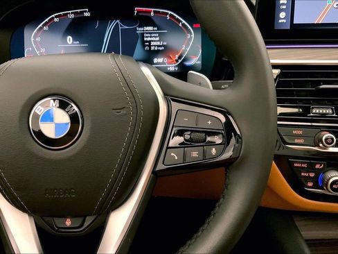 Used 2021 BMW 530i xDrive 530i xDrive w/ Premium Package image 19