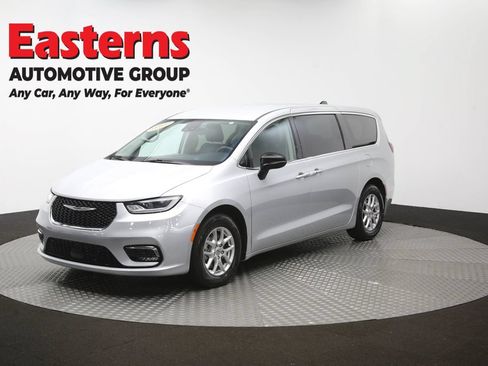 Used 2024 Chrysler Pacifica Touring-L FWD image 57