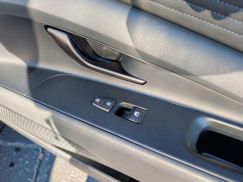 Certified 2025 Hyundai Elantra SEL image 31