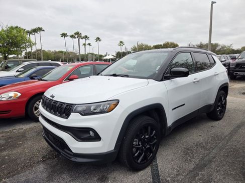 Used 2023 Jeep Compass Altitude image 3