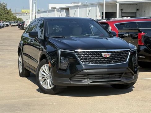 Used 2024 Cadillac XT4 Luxury FWD image 2