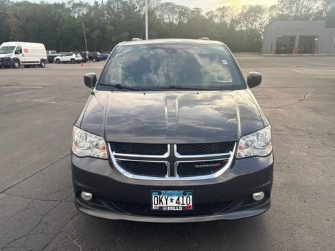 Used 2019 Dodge Grand Caravan SXT FWD image 2
