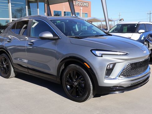 Used 2024 Buick Encore GX Sport Touring image 4