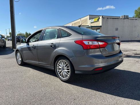 Used 2012 Ford Focus SEL FWD image 3