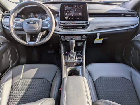 New 2026 Jeep Compass Latitude image 25