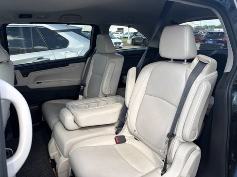 Used 2025 Honda Odyssey EX-L image 3