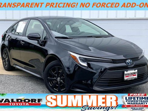 Used 2025 Toyota Corolla LE FWD image 1