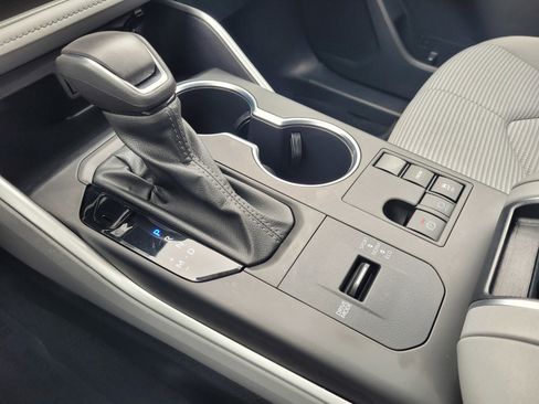 Used 2024 Toyota Highlander LE image 24