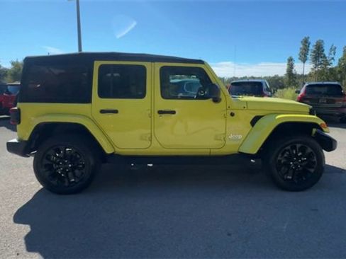 Used 2022 Jeep Wrangler Unlimited Sahara w/ Safety Group image 32