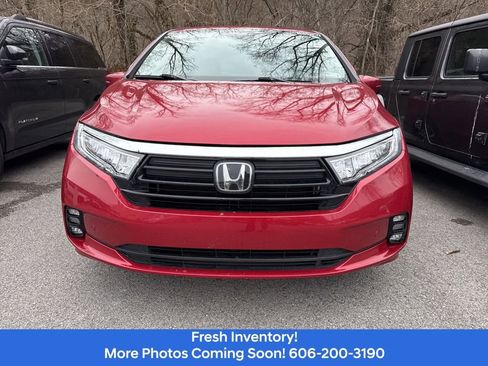 Used 2023 Honda Odyssey Touring image 2