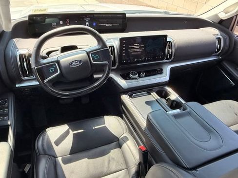 Used 2025 Ford Expedition Max Platinum AWD/4WD image 10