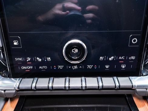 Used 2025 GMC Yukon Denali image 22