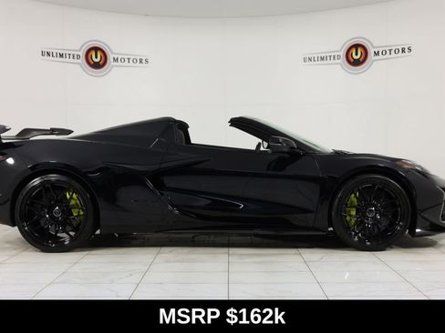 Used 2023 Chevrolet Corvette Z06 w/ Z07 Performance Package RWD image 2