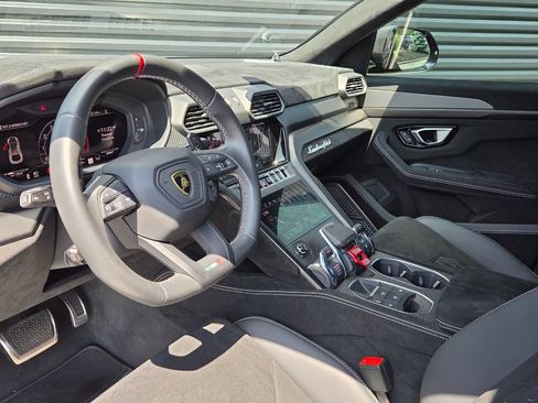 Used 2023 Lamborghini Urus Performante AWD/4WD image 4
