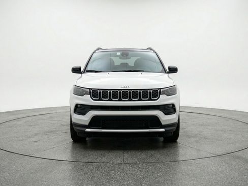 Used 2025 Jeep Compass Limited image 2