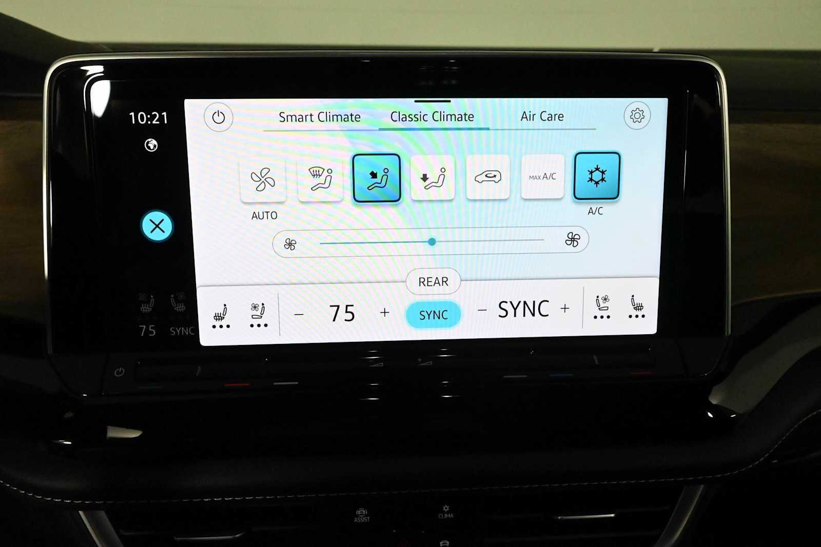 Certified 2024 Volkswagen Atlas SE FWD image 26