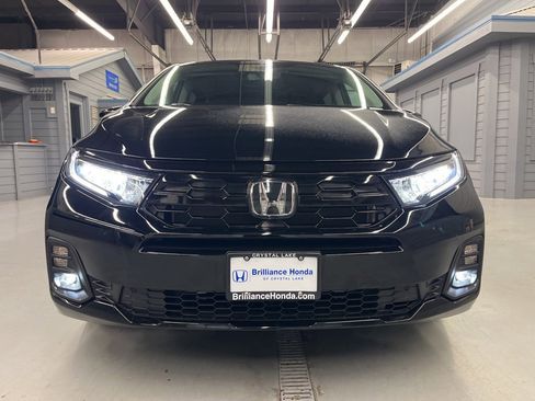 Used 2025 Honda Odyssey Touring image 2