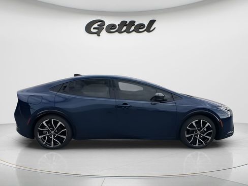 New 2026 Toyota Prius Plug-In Hybrid FWD image 9