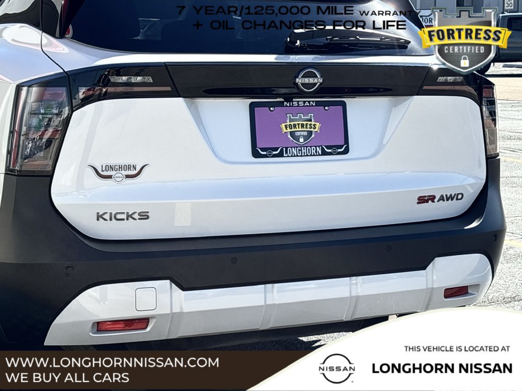 Used 2025 Nissan Kicks SR AWD/4WD image 5