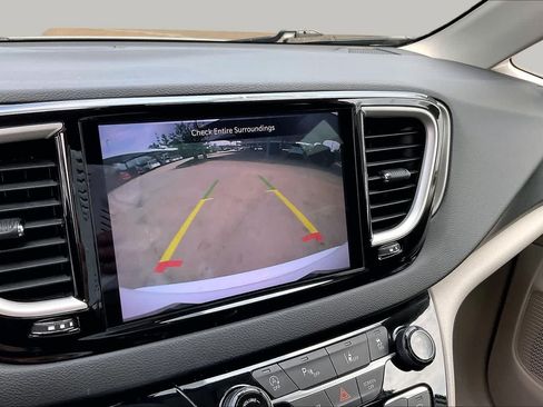 Used 2023 Chrysler Pacifica Touring-L FWD image 44