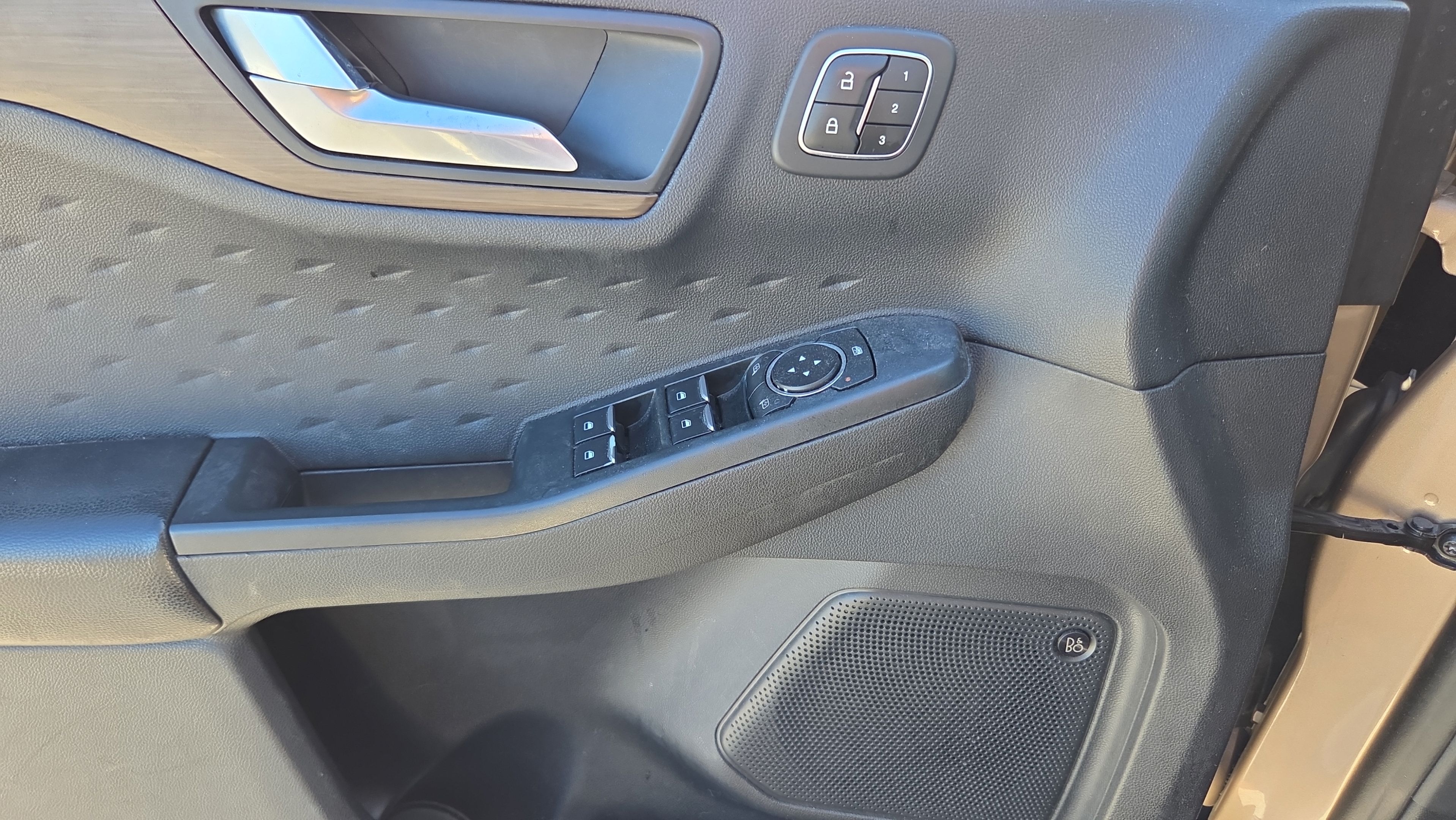 Used 2020 Ford Escape Titanium AWD/4WD image 31