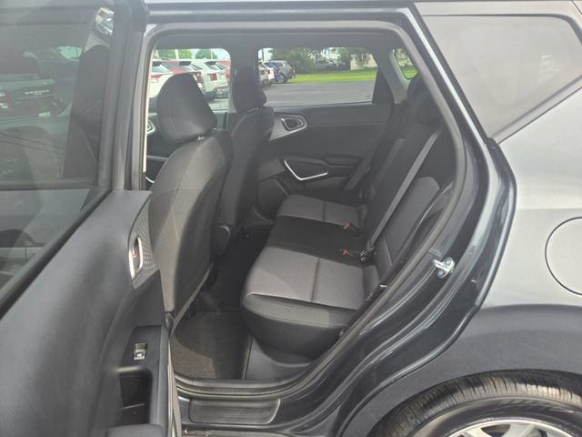 Used 2025 Kia Soul LX w/ LX Technology Package FWD image 19
