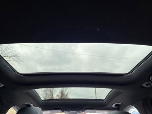 Used 2019 Mercedes-Benz GLC 300 4MATIC image 18