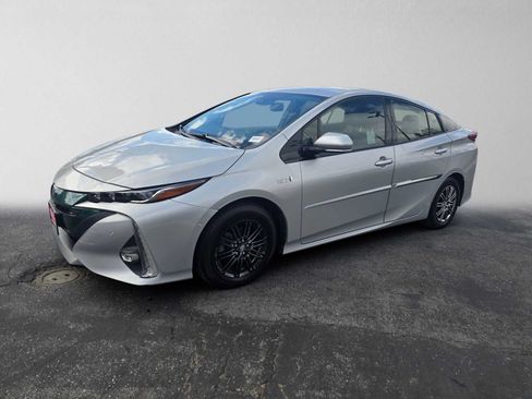 Used 2017 Toyota Prius Prime Advanced FWD image 7