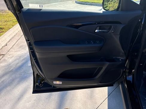 New 2026 Honda Ridgeline Black Edition image 12